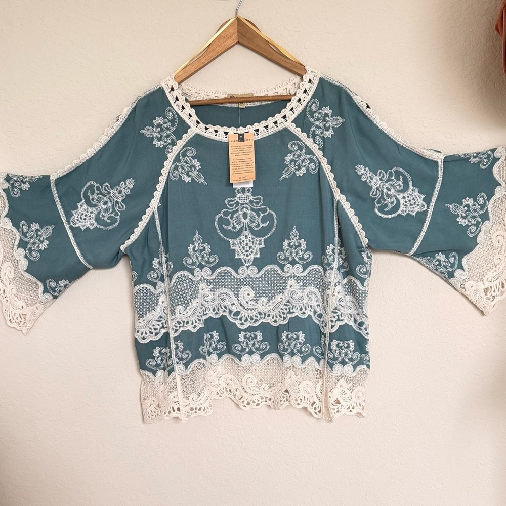 Boho Embroidered Lace Top – Emerald Dream Vibes
(New With Tag)